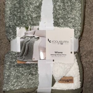 Koolaburra Wiona Green and White Mélange Sherpa Throw